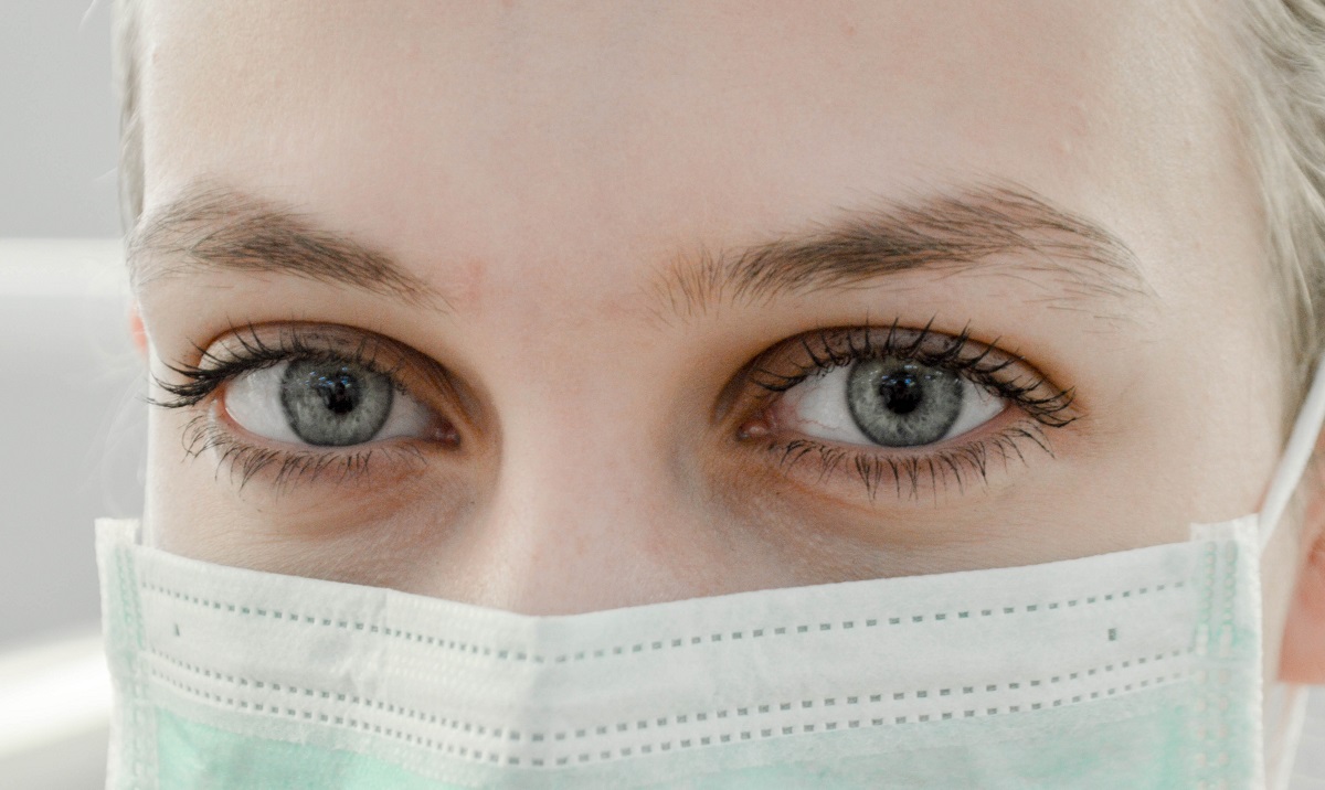 woman with face mask