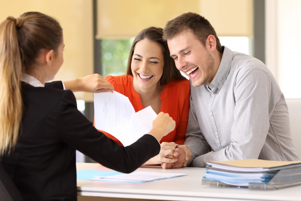 couple getting a mortgage loan