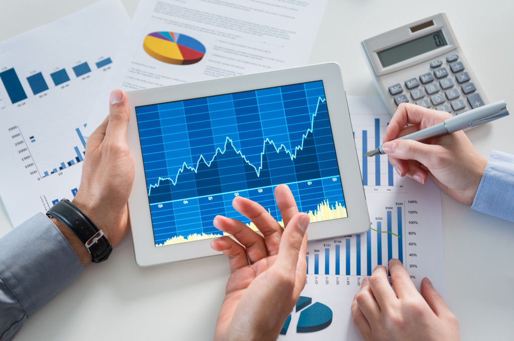 monitoring business'es finances